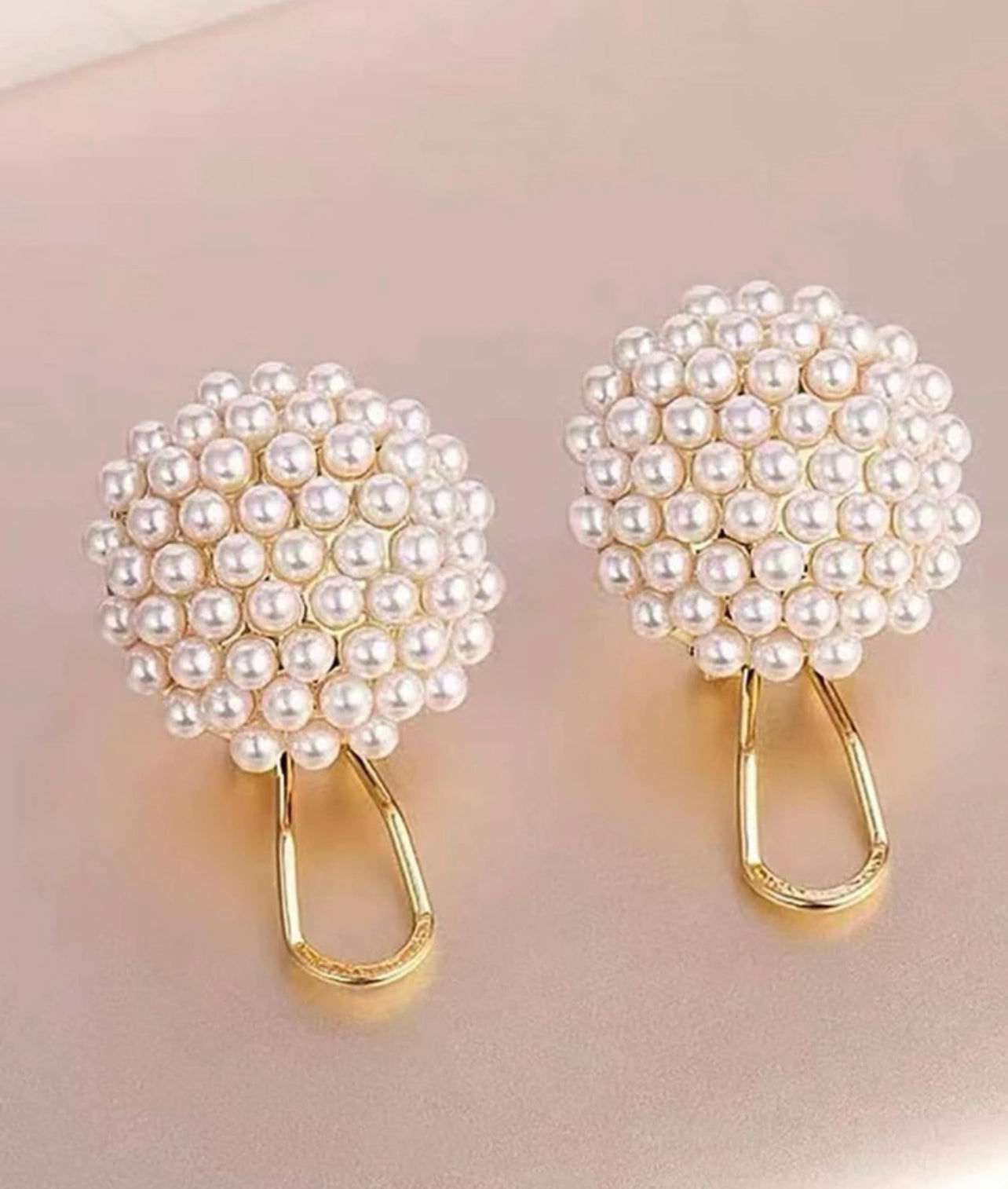 Eleganta Faux Pearlörhängen.
