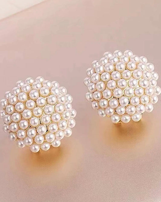 Eleganta Faux Pearlörhängen.
