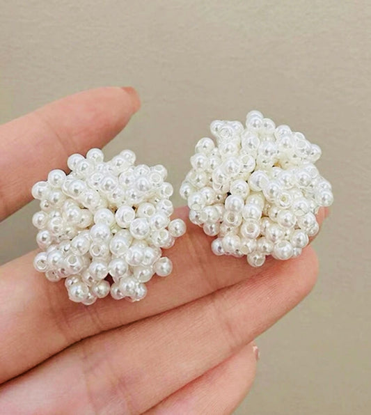 Eleganta pärlörhängen för alla tillfällen